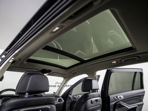 Used 2024 BMW X7 xDrive40i w/ Parking Assistance Package image 23