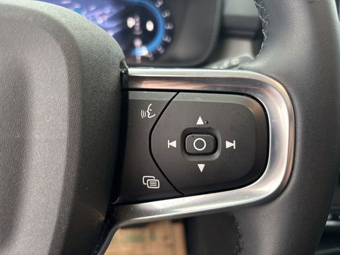 Certified 2025 Volvo XC40 B5 Plus image 25