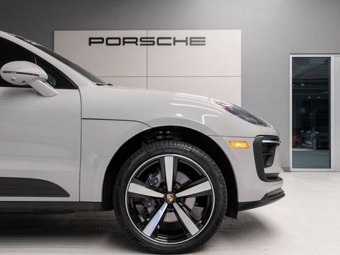 Certified 2026 Porsche Macan AWD/4WD image 11