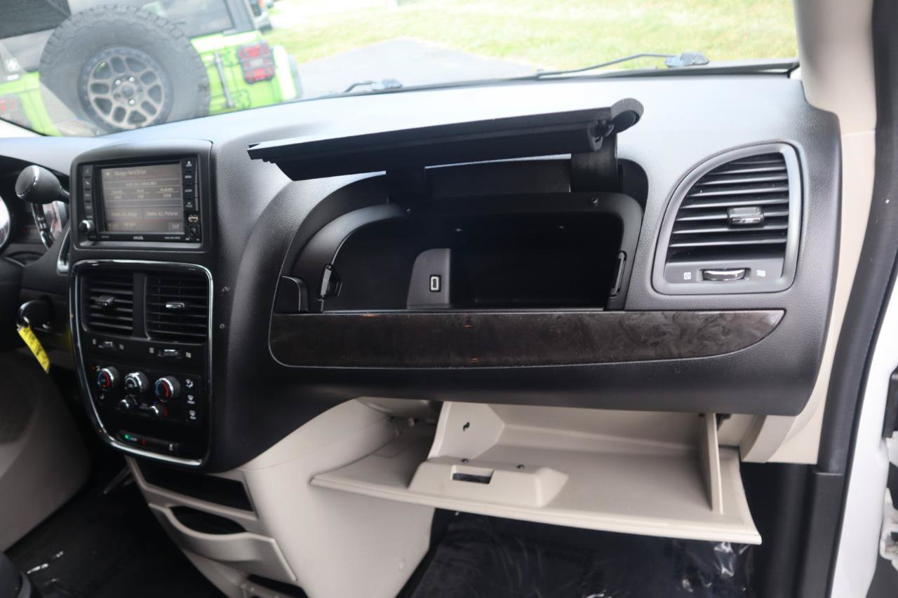 Used 2019 Dodge Grand Caravan SE w/ UConnect Hands-Free Group FWD image 36