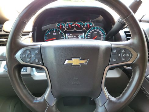 Used 2019 Chevrolet Tahoe LT w/ LT Signature Package AWD/4WD image 14