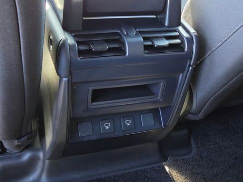 Used 2025 Land Rover Defender 110 S image 14