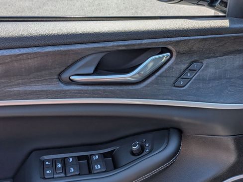 New 2026 Jeep Grand Cherokee Limited RWD image 11
