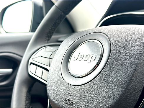 Used 2023 Jeep Cherokee Altitude Lux AWD/4WD image 30