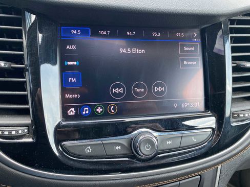 Used 2020 Chevrolet Trax LT w/ LT Convenience Package FWD image 19