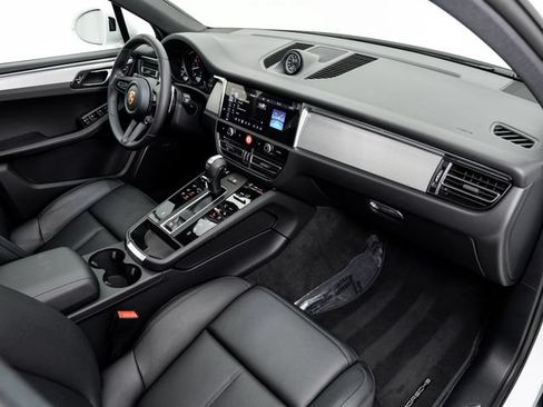 Certified 2026 Porsche Macan AWD/4WD image 26