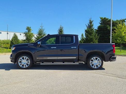 Used 2022 Chevrolet Silverado 1500 High Country w/ High Country Premium Package AWD/4WD image 8