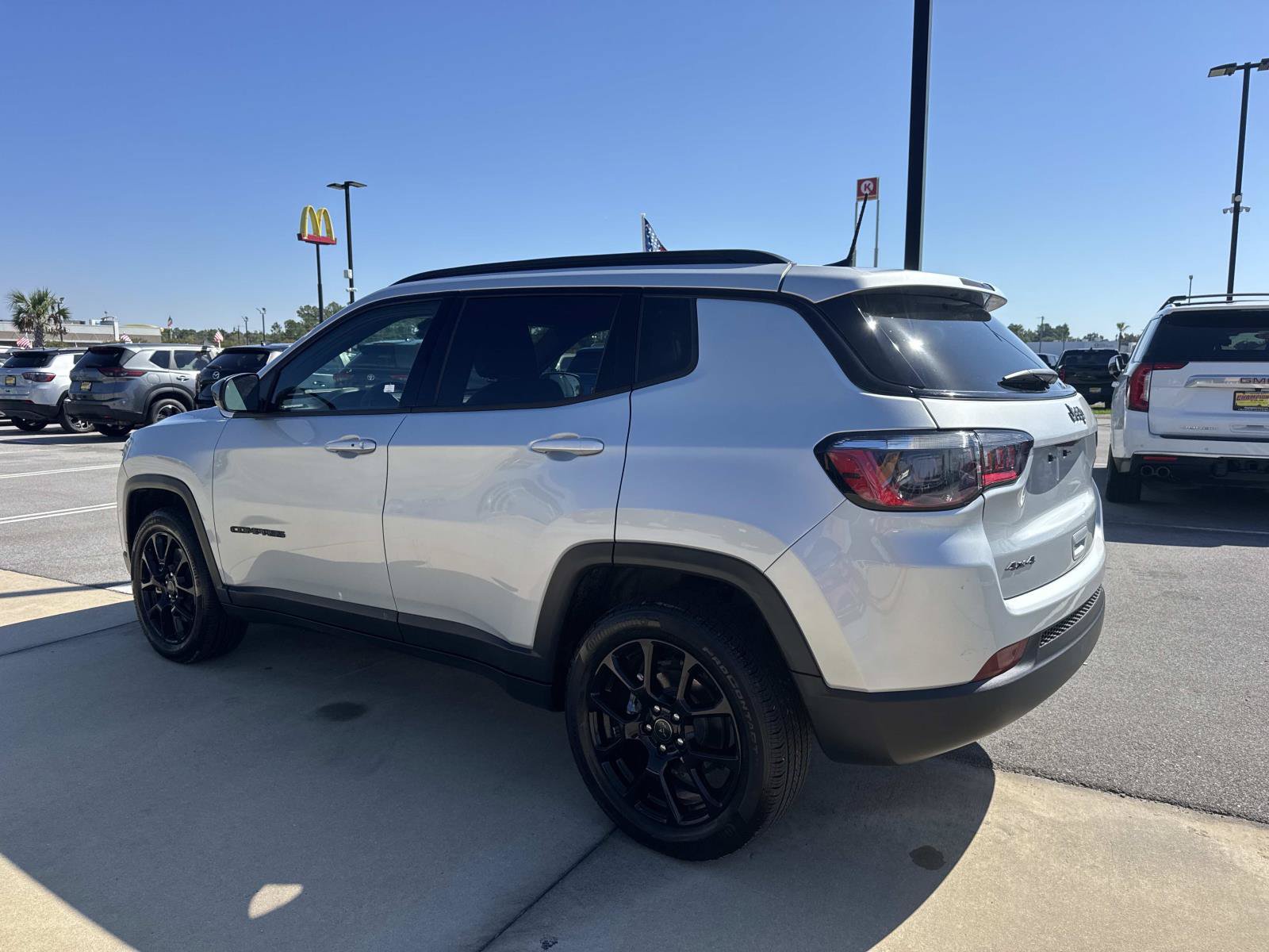 Used 2026 Jeep Compass Latitude AWD/4WD image 5
