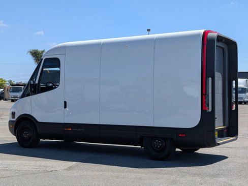 Used 2024 Rivian Delivery 500 FWD image 5