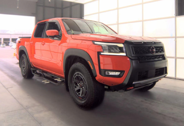 Certified 2025 Nissan Frontier PRO-4X w/ Pro Convenience Package AWD/4WD image 3