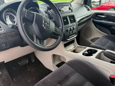 Used 2014 Dodge Grand Caravan SXT FWD image 12