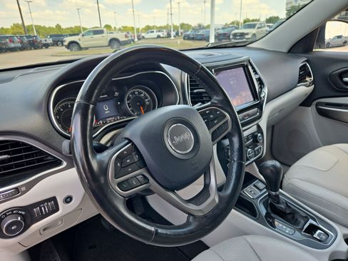 Used 2020 Jeep Cherokee Limited FWD image 16