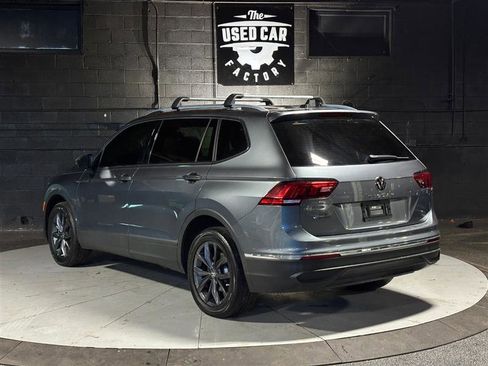 Used 2022 Volkswagen Tiguan SE image 3