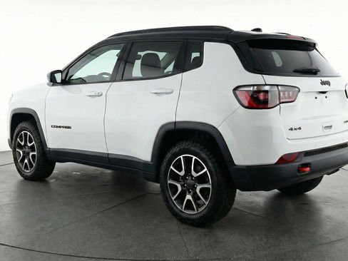 Used 2025 Jeep Compass Trailhawk image 5