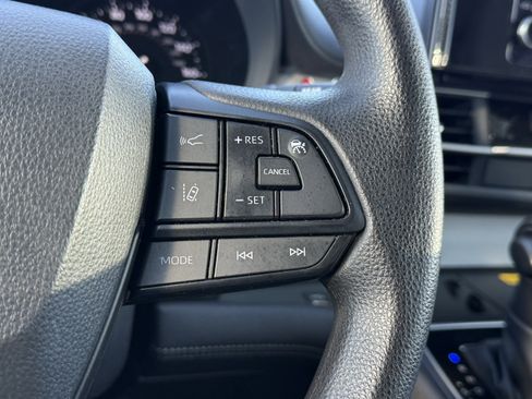 Used 2025 Toyota Sienna LE w/ LE Plus Package image 27