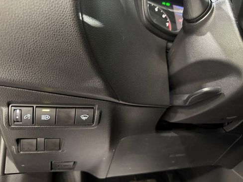 Used 2025 Toyota Corolla Cross LE AWD/4WD image 34