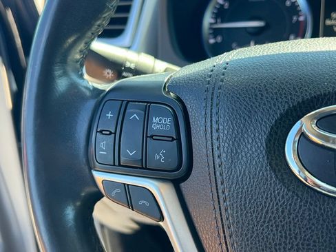 Used 2017 Toyota Highlander XLE AWD/4WD image 18