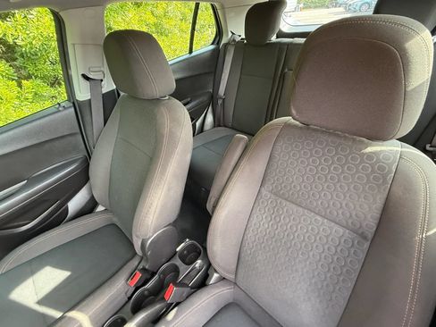 Used 2018 Chevrolet Trax LS AWD/4WD image 41