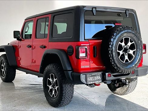 Used 2022 Jeep Wrangler Unlimited Rubicon w/ Cold Weather Group AWD/4WD image 15