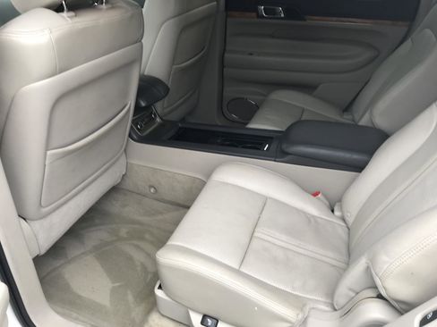 Used 2012 Lincoln MKT AWD/4WD image 18