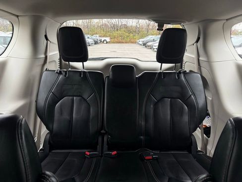 Used 2024 Chrysler Pacifica Touring-L image 47