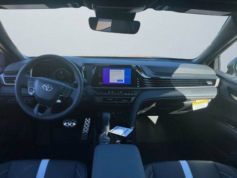 Used 2025 Toyota Camry SE w/ Convenience Package FWD image 11