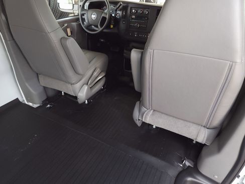 Used 2025 GMC Savana 2500 w/ Driver Convenience Package image 30