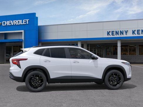 Used 2026 Chevrolet Trax LT w/ Midnight Edition FWD image 34