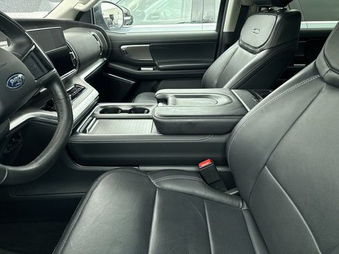 Used 2025 Ford Expedition Max Platinum w/ Driver's Package AWD/4WD image 8