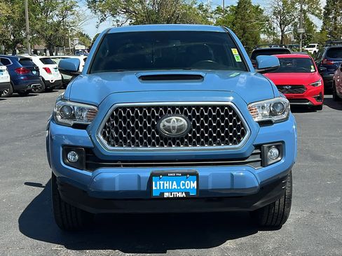 Used 2019 Toyota Tacoma TRD Sport w/ Technology Package AWD/4WD image 2