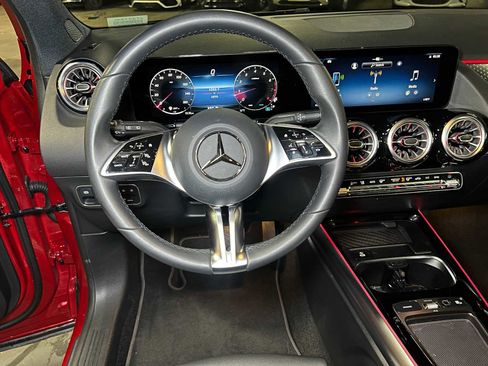 Certified 2025 Mercedes-Benz GLA 250 4MATIC image 25