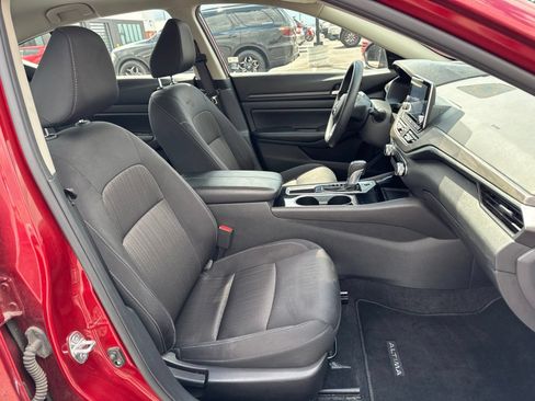 Used 2024 Nissan Altima 2.5 SV FWD image 11