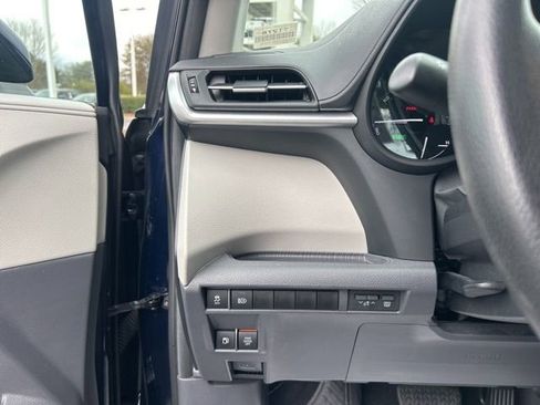 Used 2024 Toyota Sienna LE image 26