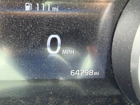 Used 2022 Kia Carnival EX FWD image 3