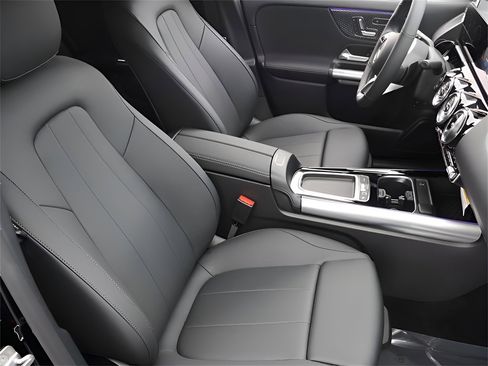 New 2025 Mercedes-Benz GLA 250 4MATIC image 18