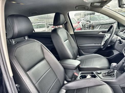 Used 2019 Volkswagen Tiguan SE AWD/4WD image 17