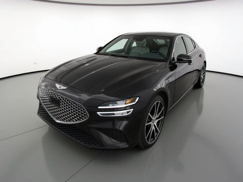 Used 2025 Genesis G70 2.5T image 3