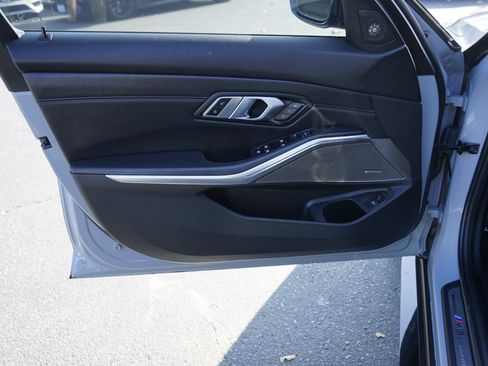 Used 2021 BMW M3 Competition w/ M Carbon Exterior Package image 25