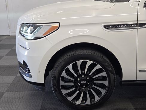 Used 2024 Lincoln Navigator L Black Label AWD/4WD image 9