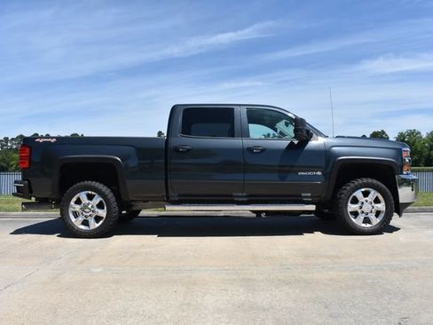 Used 2017 Chevrolet Silverado 2500 LT AWD/4WD image 3