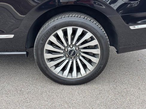 Used 2019 Lincoln Navigator Reserve AWD/4WD image 9
