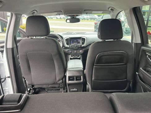 Used 2022 GMC Terrain SLE w/ Driver Convenience Package image 10