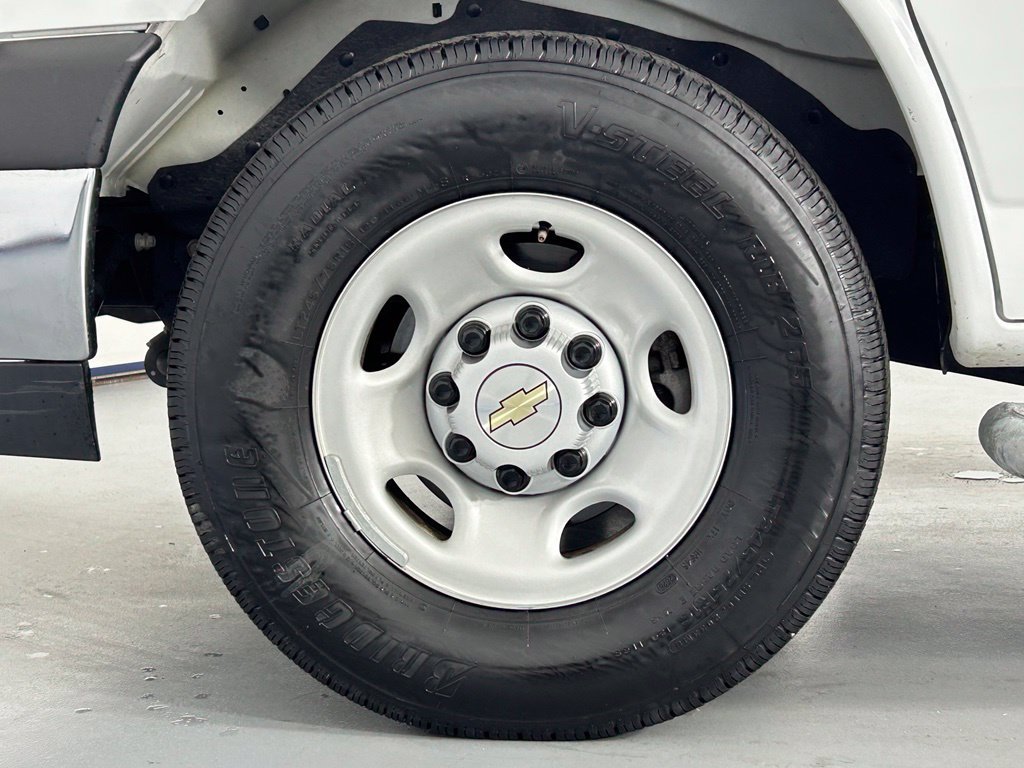 Used 2025 Chevrolet Express 2500 w/ Driver Convenience Package RWD image 30