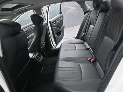 Used 2018 Honda Accord Touring image 14