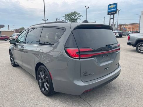 Used 2025 Chrysler Pacifica Limited FWD image 15