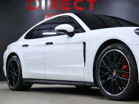 Used 2017 Porsche Panamera 4 image 4
