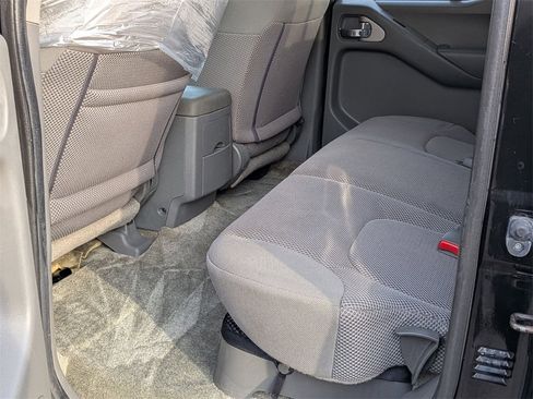 Used 2016 Nissan Frontier SV image 16