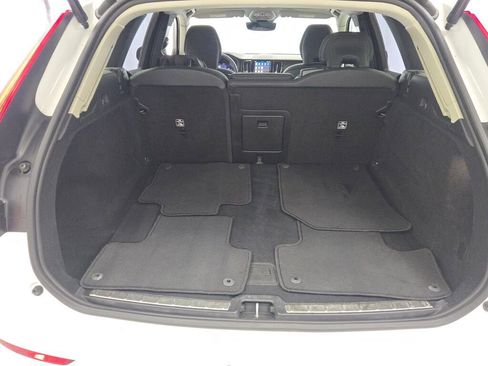 Used 2025 Volvo XC60 B5 Plus AWD/4WD image 15
