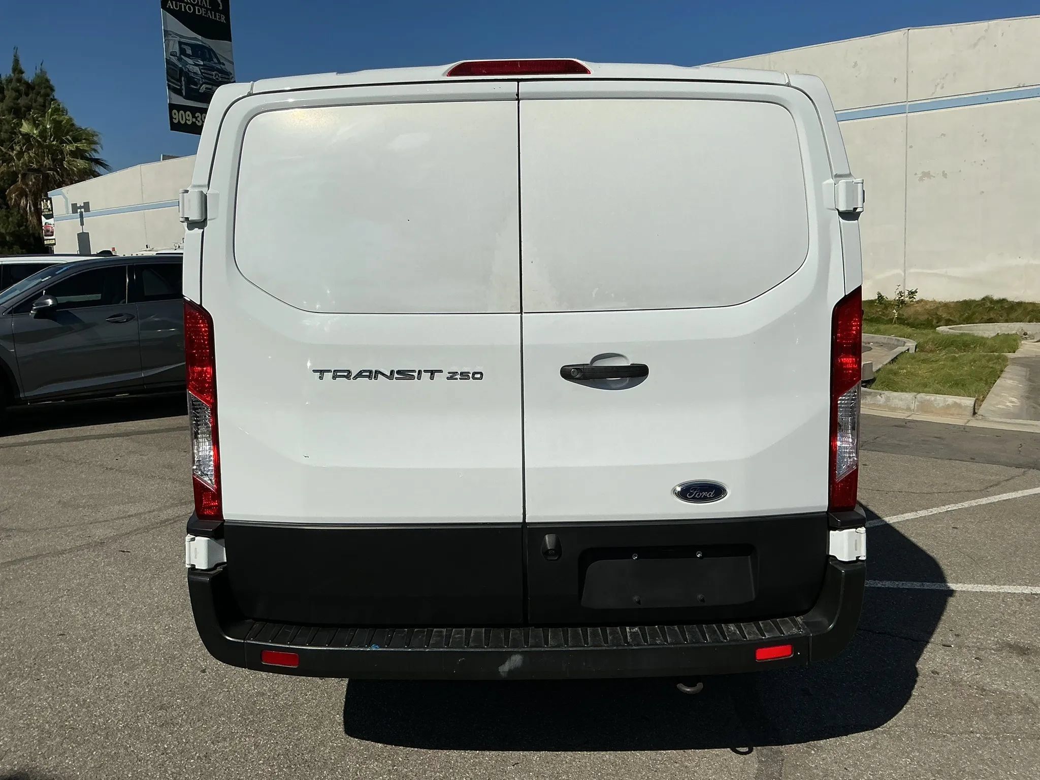Used 2019 Ford Transit 250 130 Low Roof w/ Exterior Upgrade Package RWD image 6