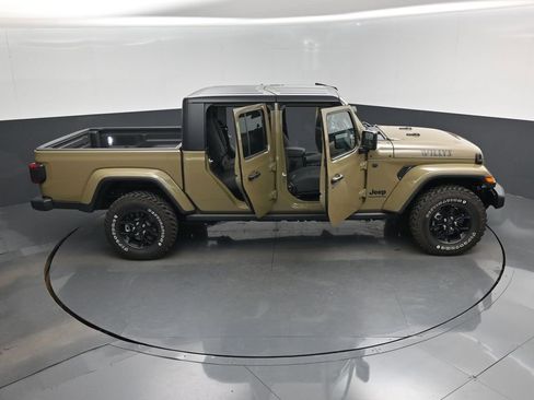 Used 2025 Jeep Gladiator Willys image 18